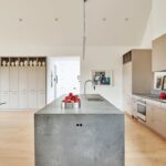 Modern L-Shape Kitchen with iseland in Caesarstone 4033 Rugged Concrete | 2099