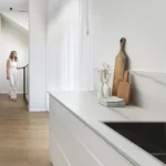 Caesarstone Sleet Porcelain worktop in a modern kitchen
